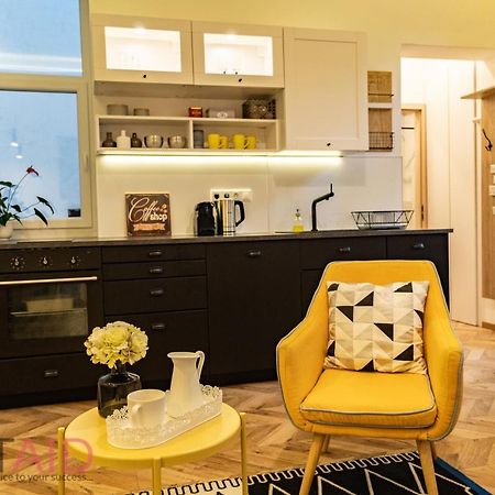 M10 Apartment - Hostaid บูดาเปสต์ ภายนอก รูปภาพ