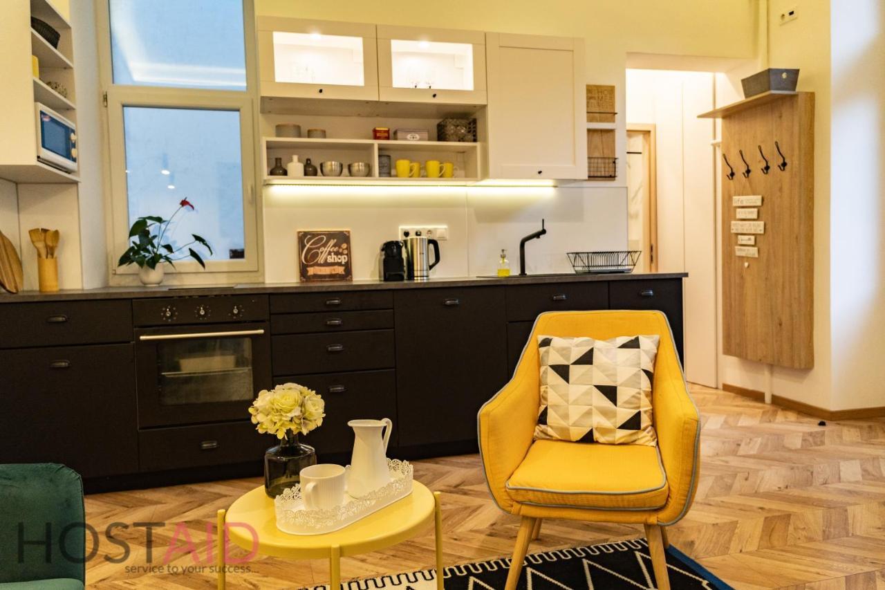 M10 Apartment - Hostaid บูดาเปสต์ ภายนอก รูปภาพ