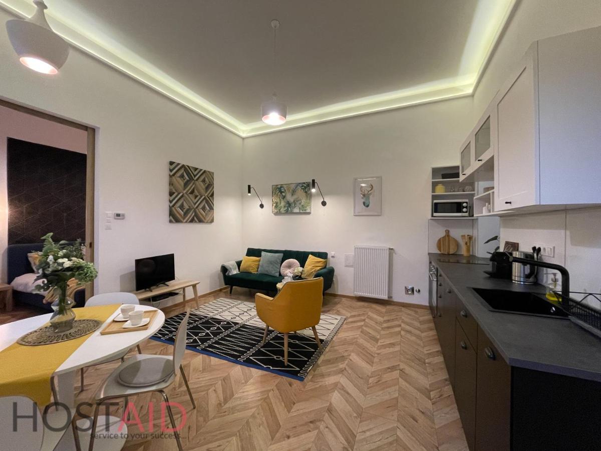 M10 Apartment - Hostaid บูดาเปสต์ ภายนอก รูปภาพ